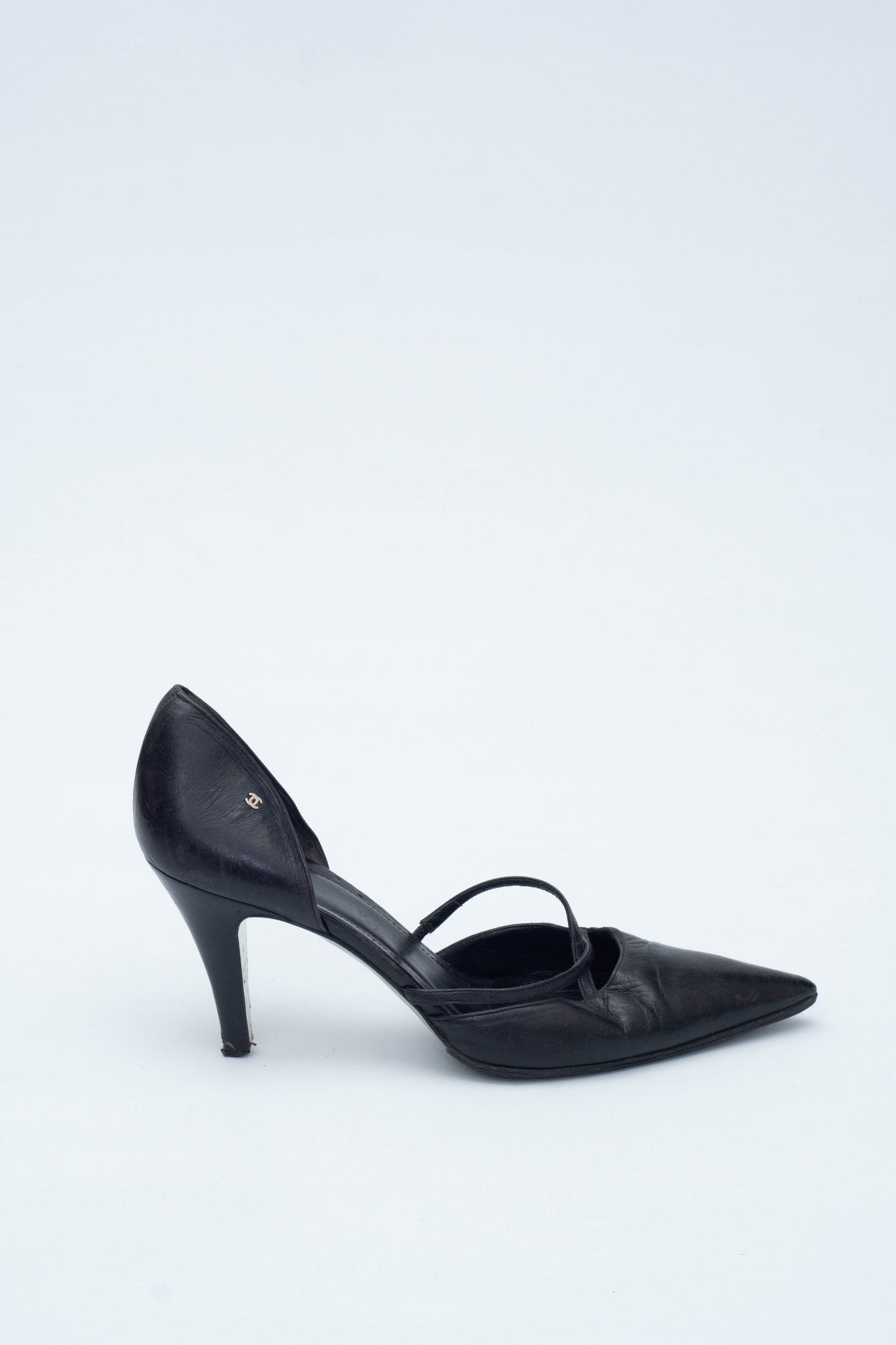CHANEL BLACK LEATHER DECOLLETE