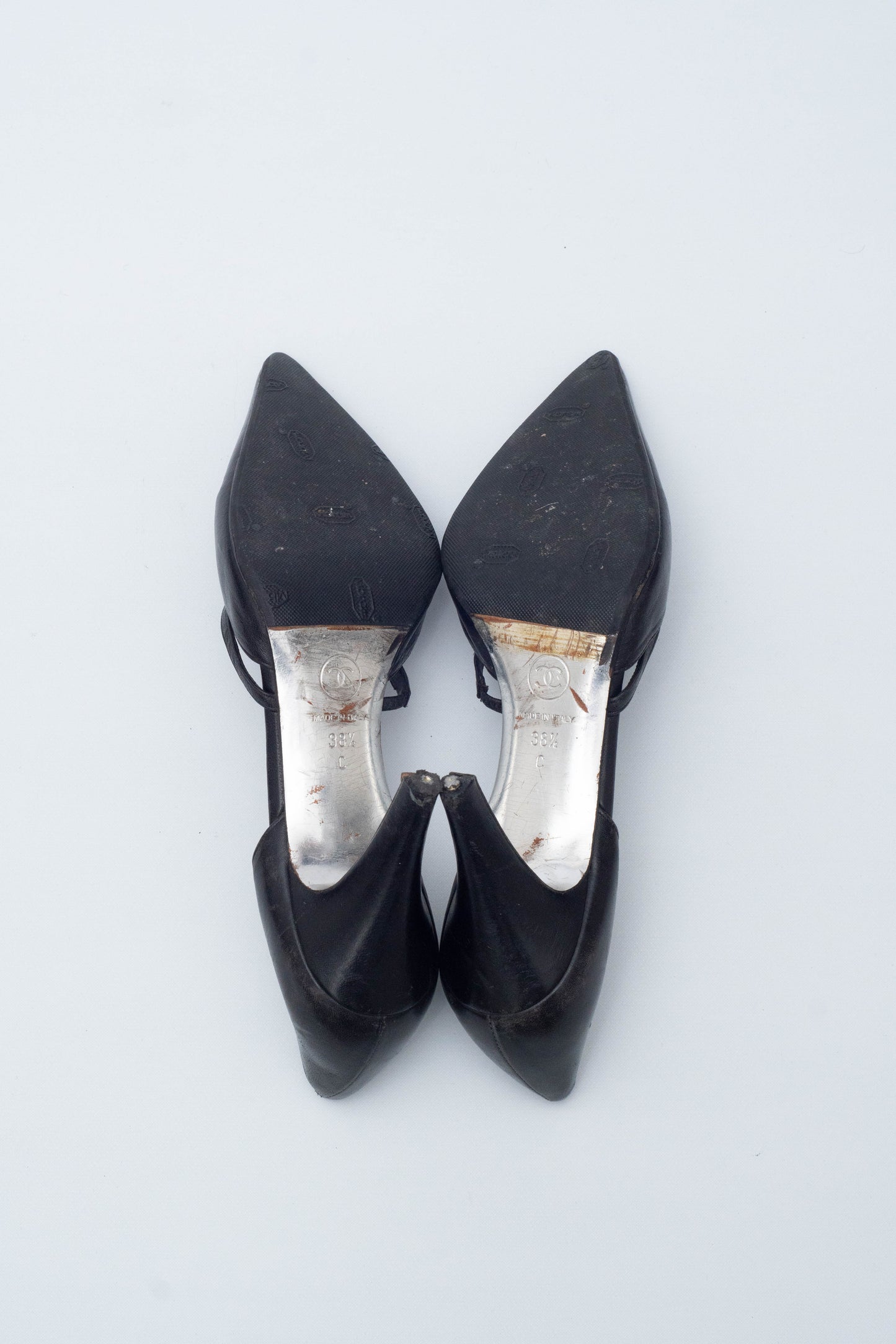CHANEL BLACK LEATHER DECOLLETE