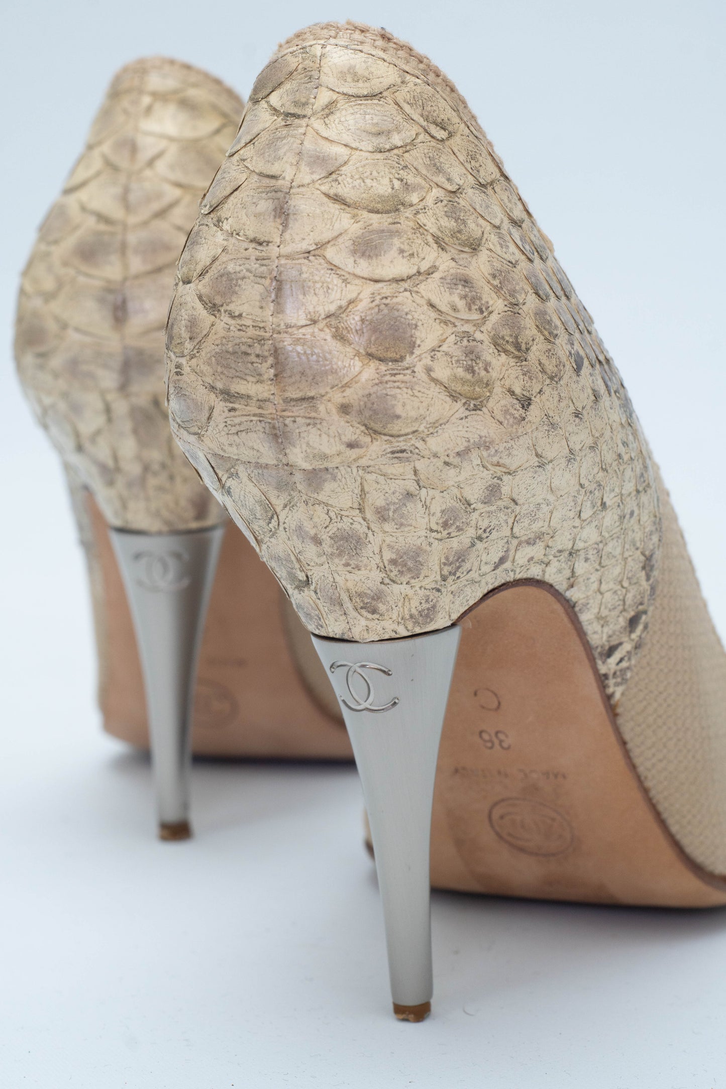 CHANEL SNAKE LEATHER AND CANVA DECOLLETE