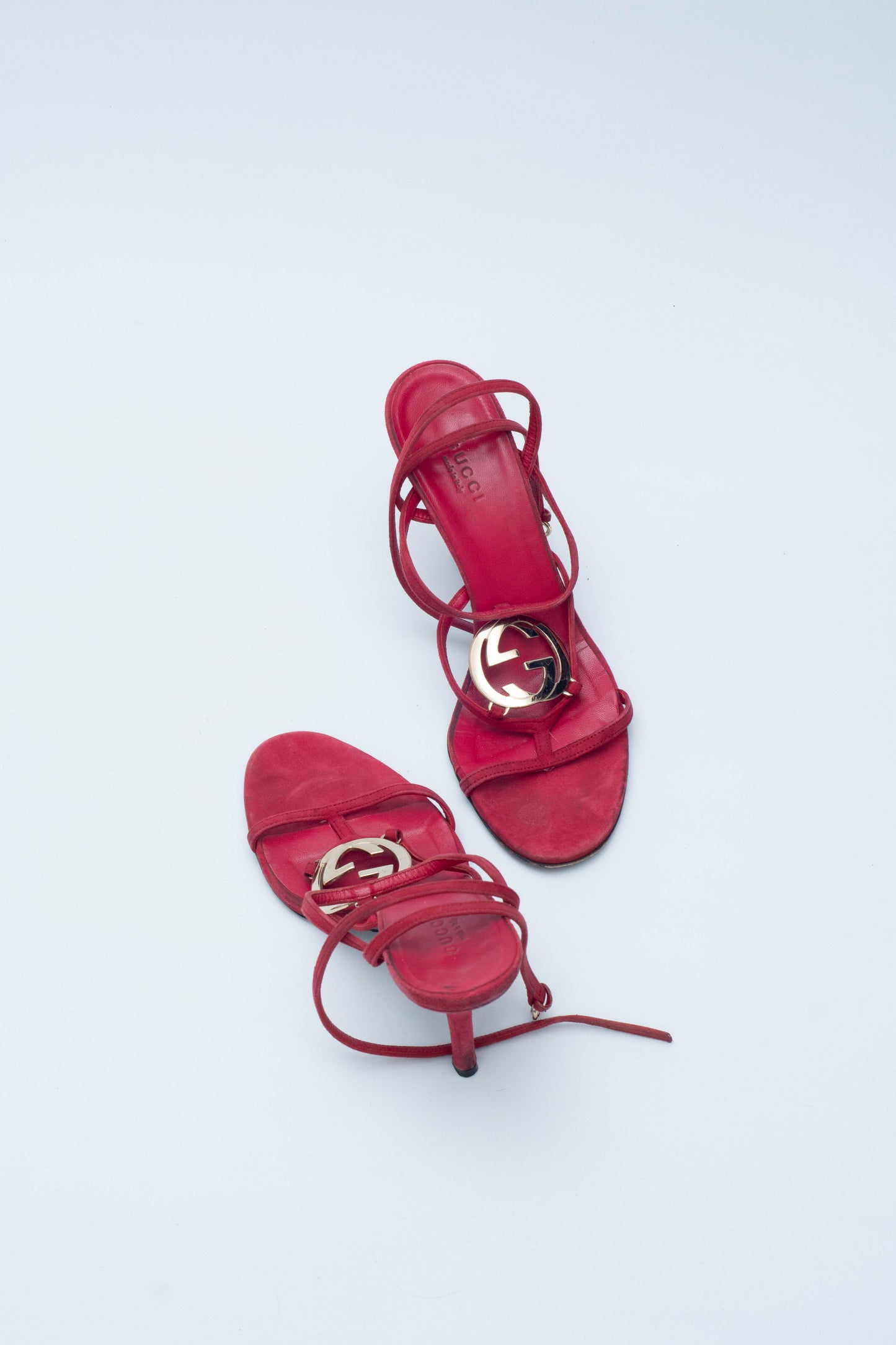 GUCCI RED SUEDE LOGO SANDALS
