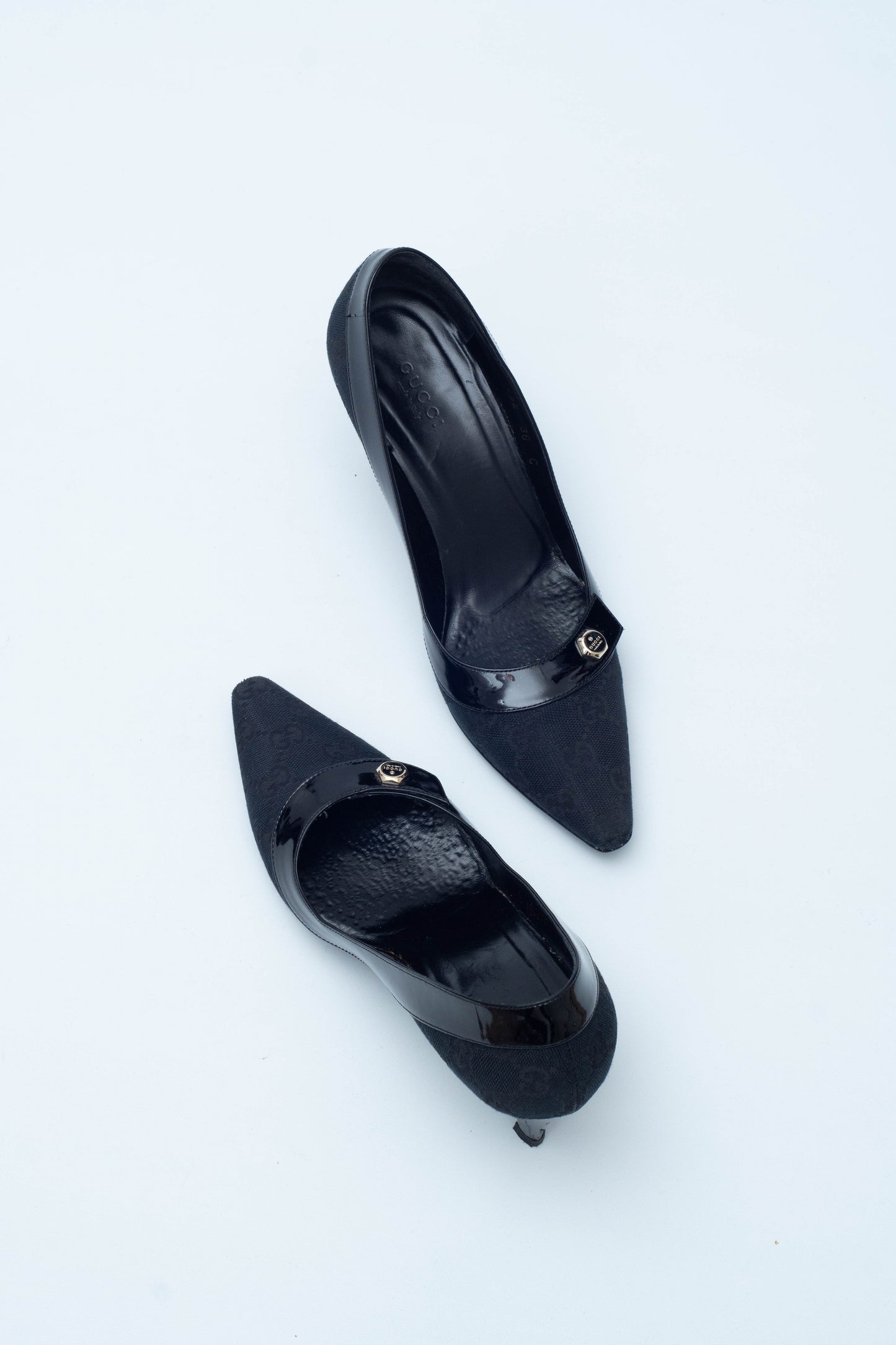 GUCCI BLACK MONOGRAM DECOLLETE