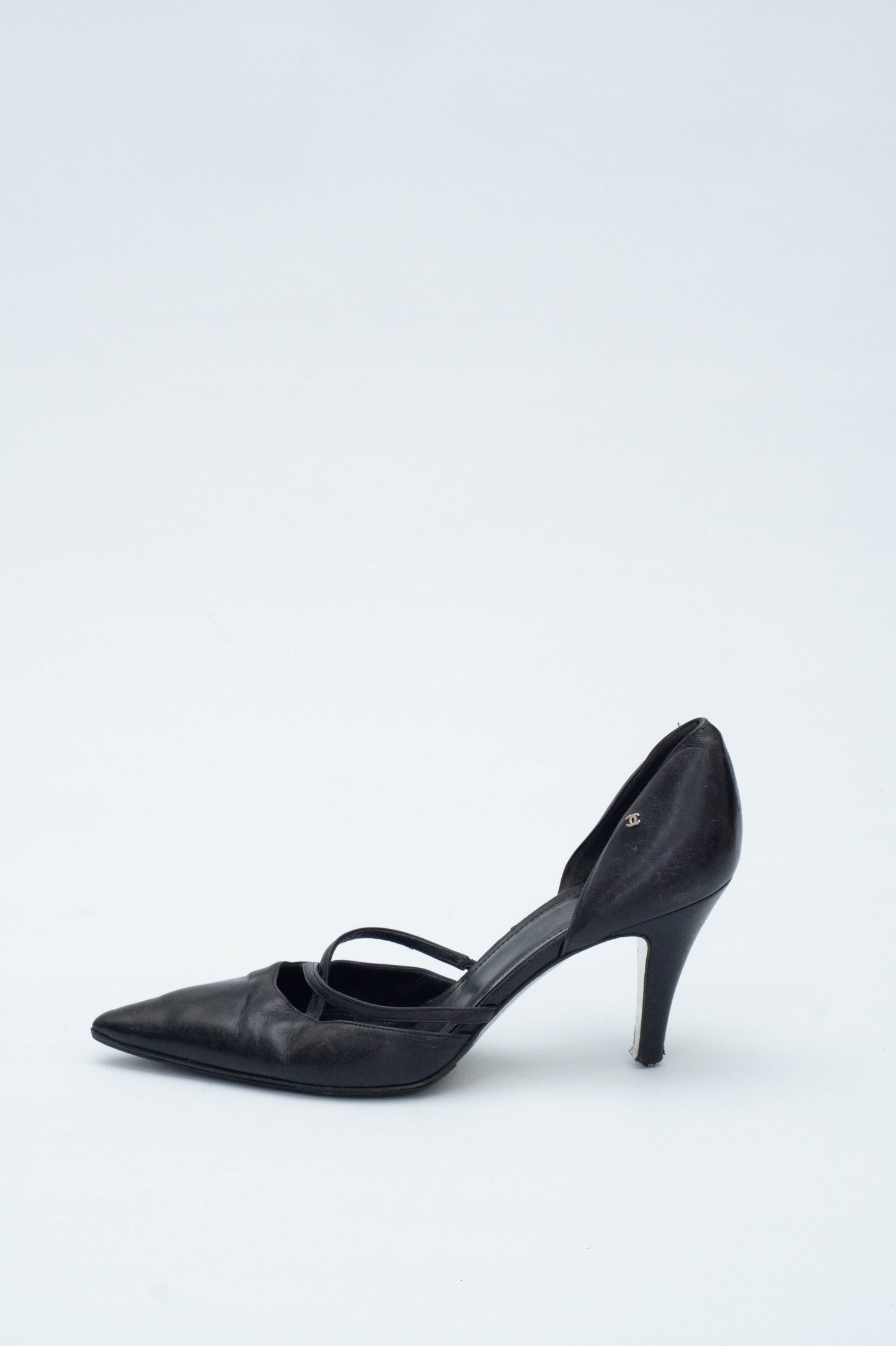 CHANEL BLACK LEATHER DECOLLETE