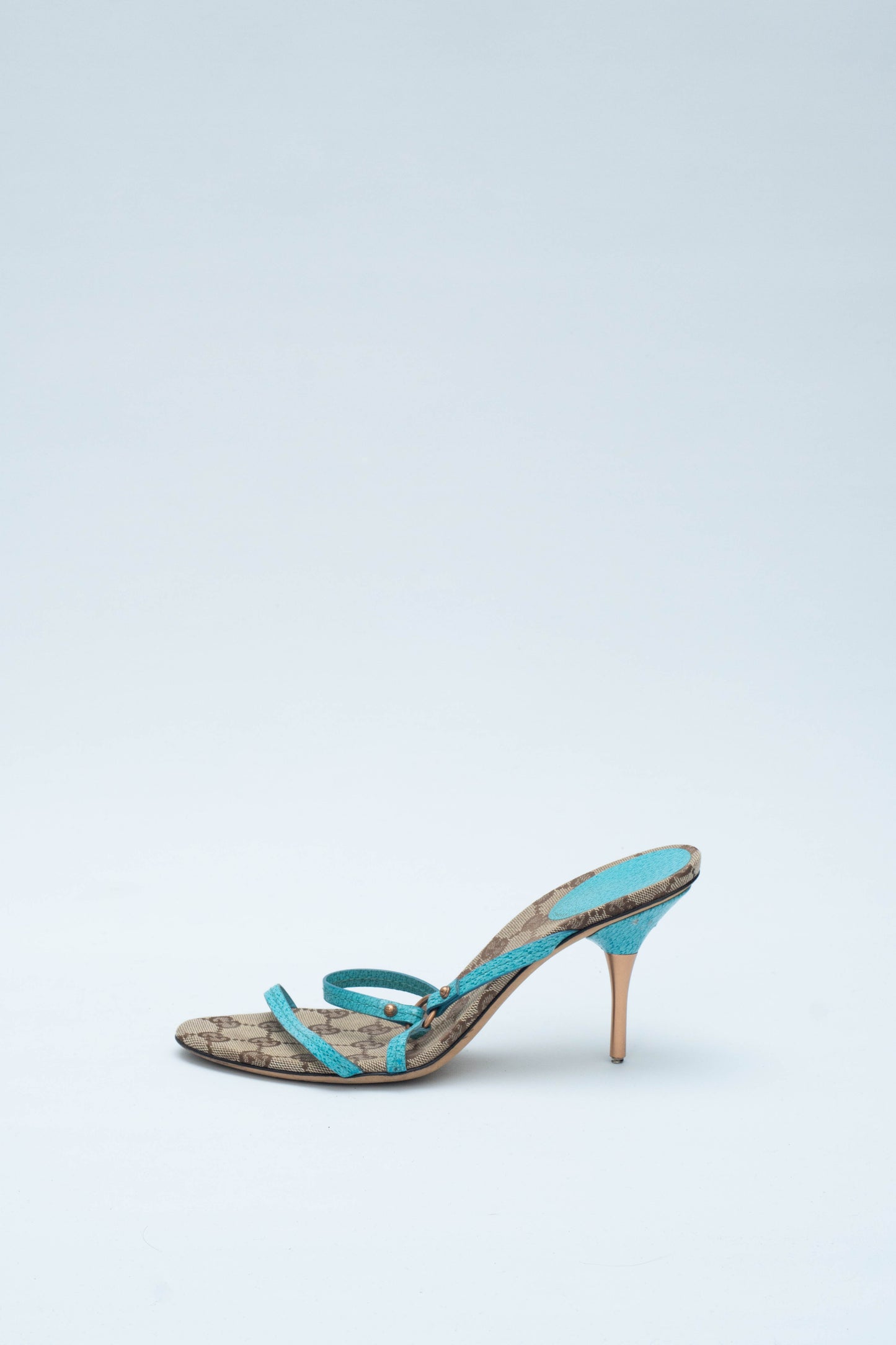 GUCCI TURQUOISE STRAP SANDALS