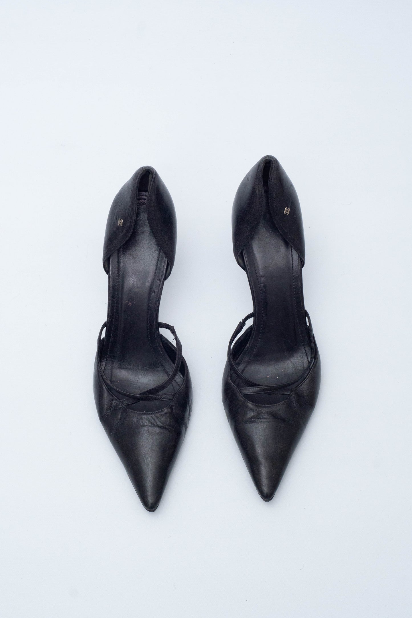 CHANEL BLACK LEATHER DECOLLETE