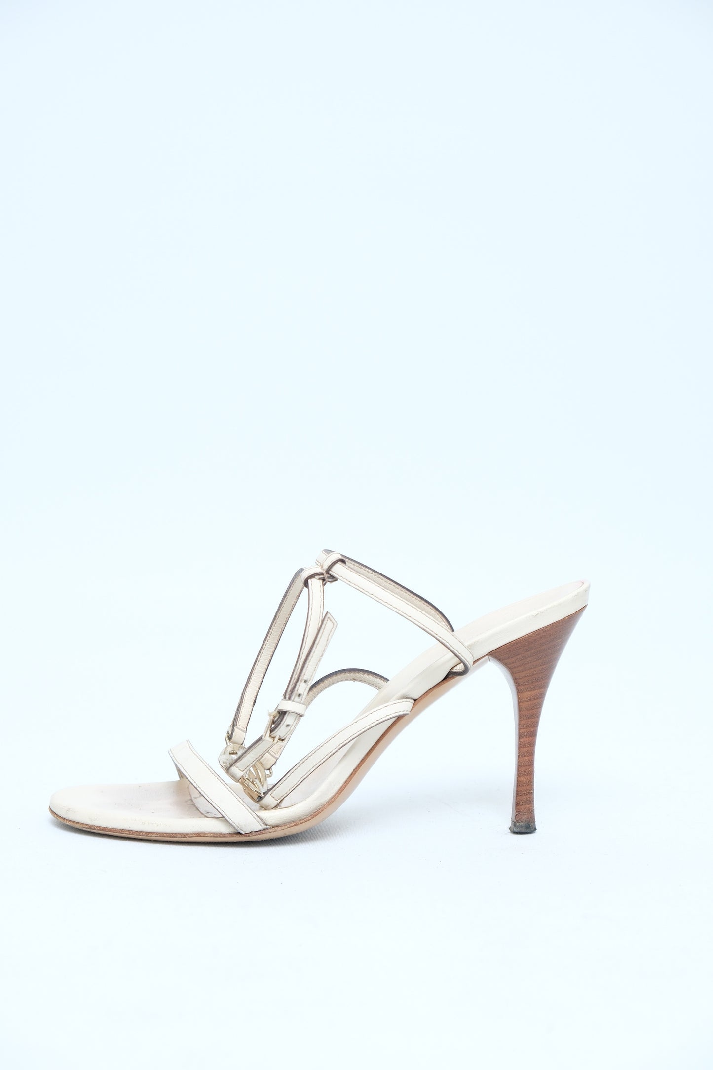 GUCCI WHITE LEATHER GG LOGO ANKLE-STRAP SANDALS