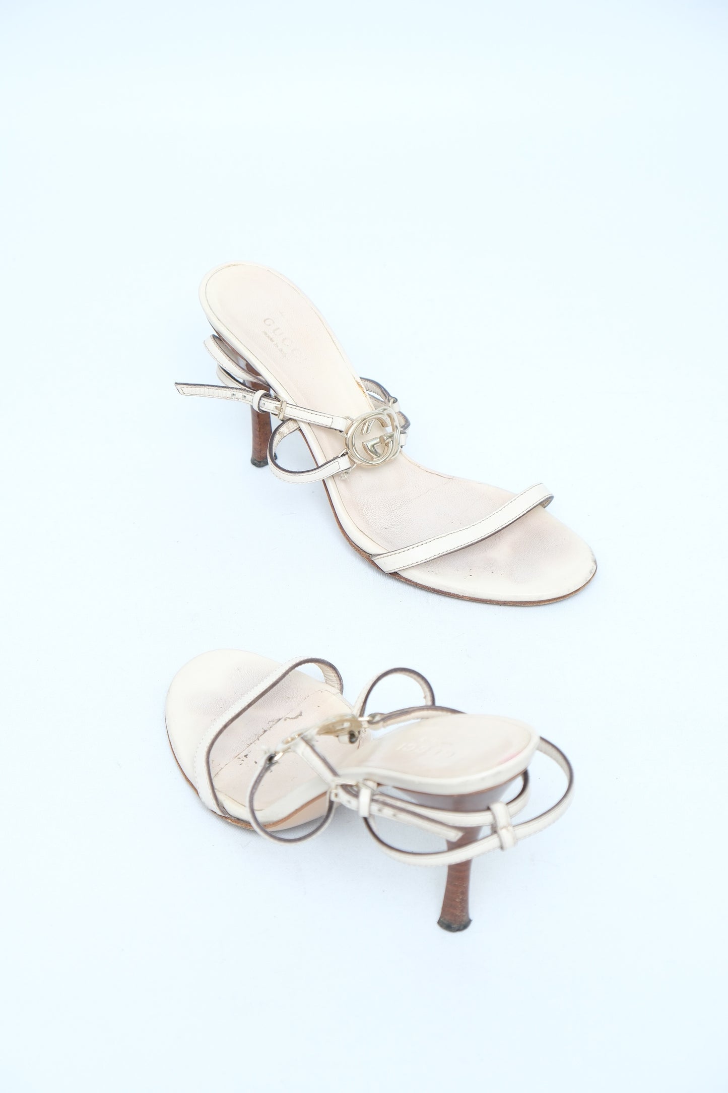 GUCCI WHITE LEATHER GG LOGO ANKLE-STRAP SANDALS
