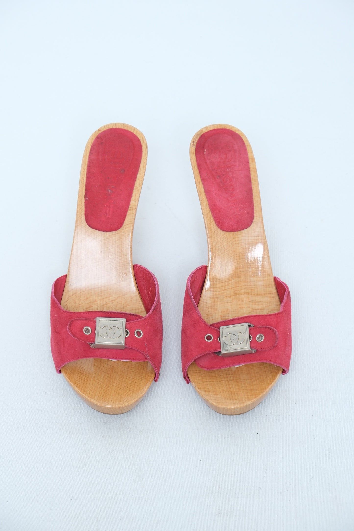 CHANEL CORAL SUEDE CLOMPS