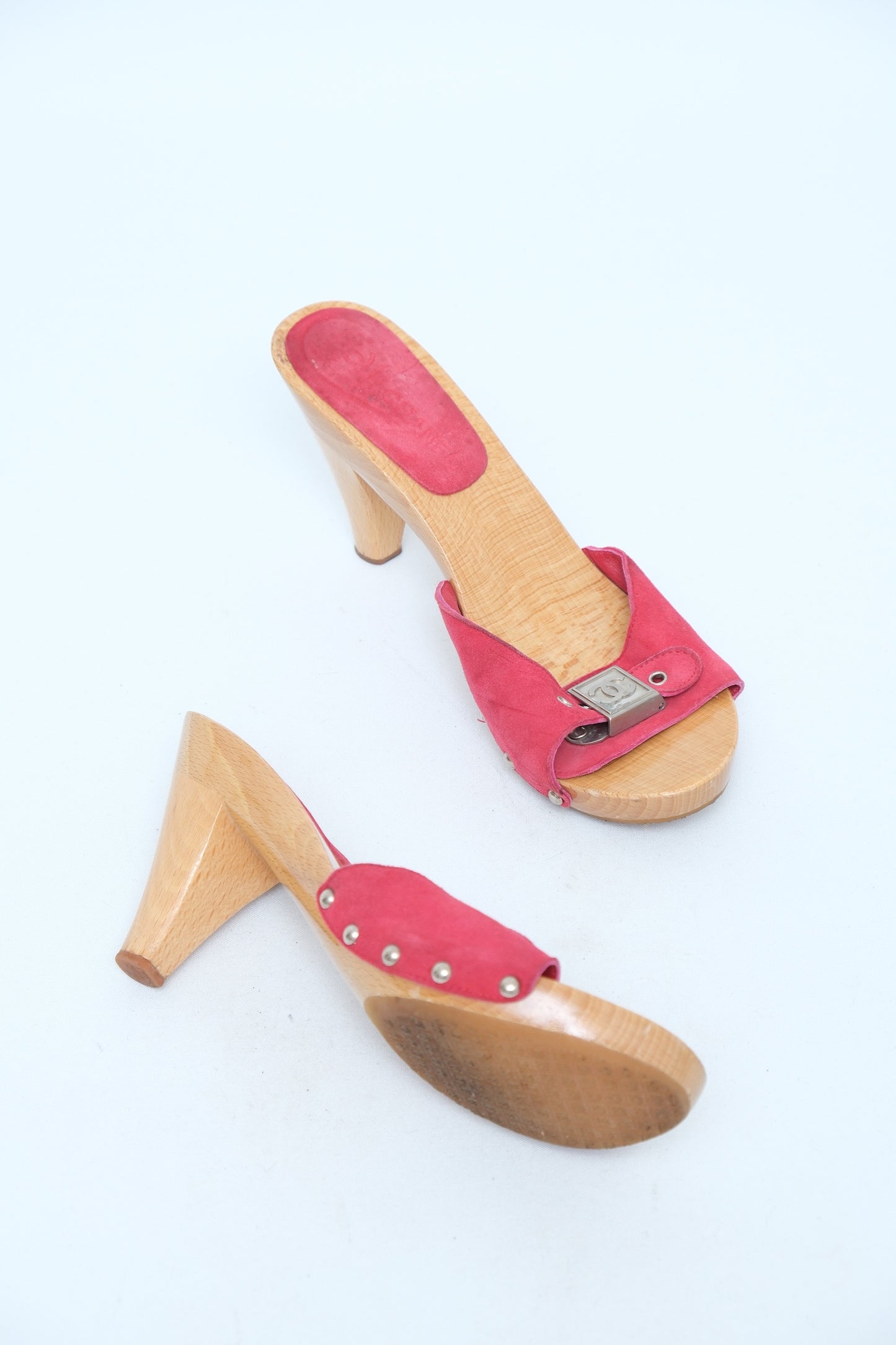 CHANEL CORAL SUEDE CLOMPS